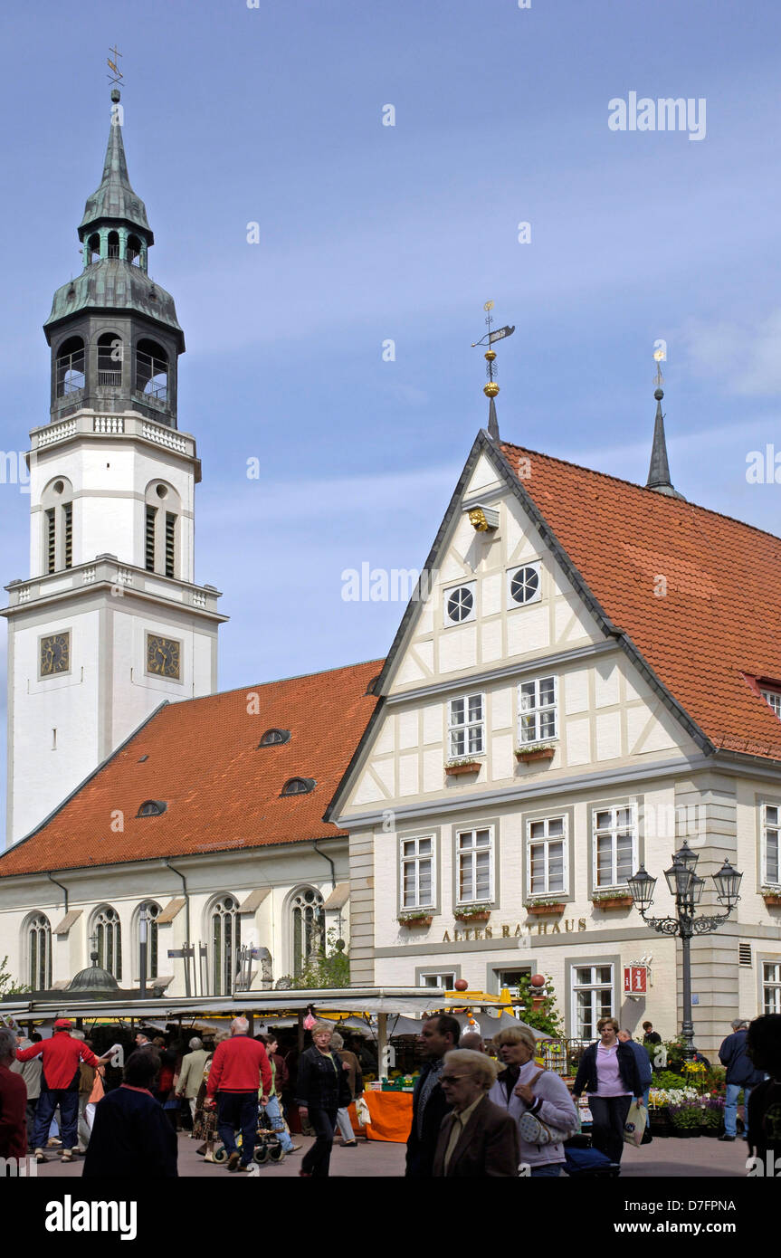 Allemagne, Basse-Saxe, Celle, le marché, l'ancien hôtel de ville avec l'église Saint Marien ville Banque D'Images