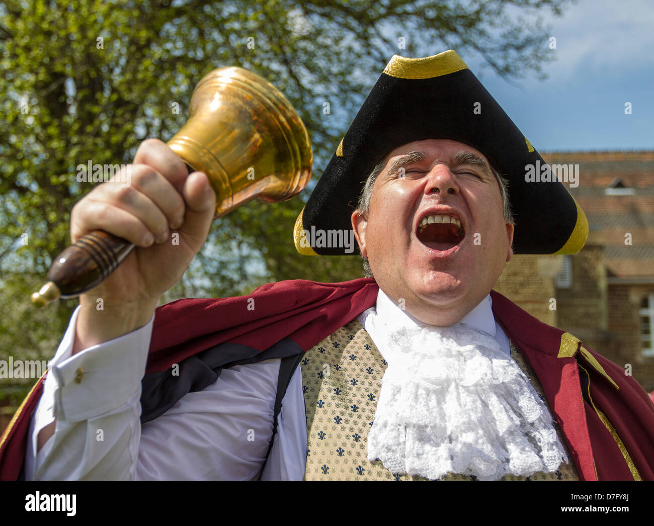 Leighton Buzzard et Linslade crieur, Peter Hailes, dans le cri. Banque D'Images