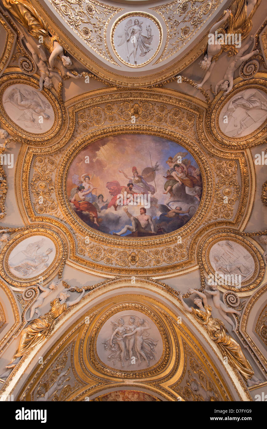 Plafond de galerie dans le musée du Louvre, Paris, France Banque D'Images