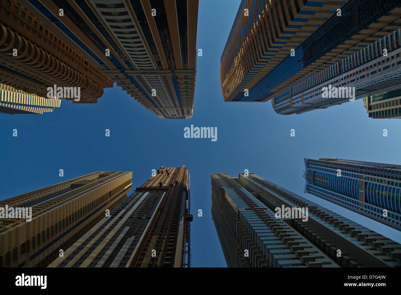 La Marina de Dubaï gratte-ciel Hi Tech d'horizon Bâtiments Banque D'Images