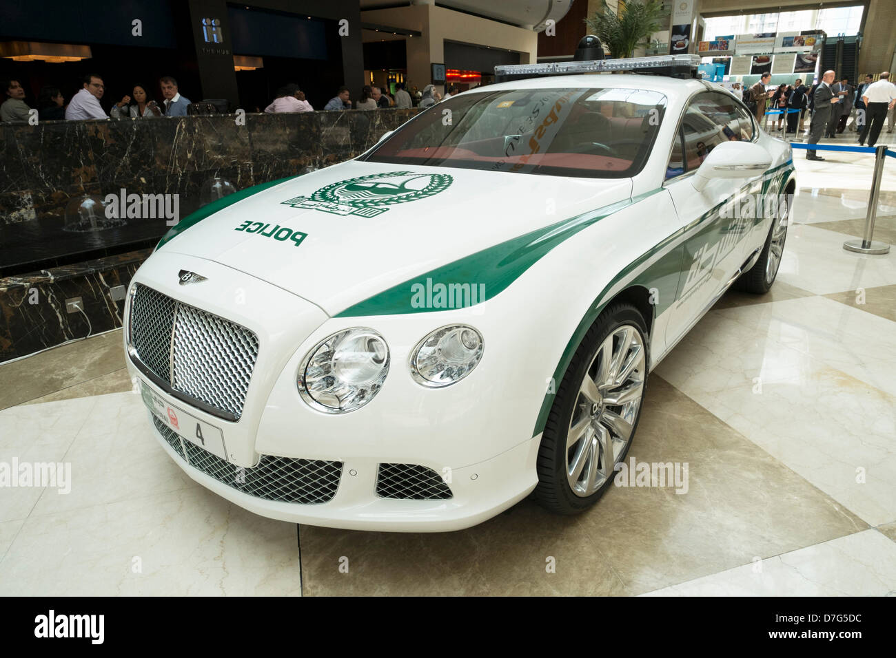 Dubaï, Émirats arabes unis. 7 mai 2013. Bentley Continental GT de haute performance voiture de police de Dubaï à l'affiche au World Trade Center de Dubaï aux Émirats arabes unis. Credit : Iain Masterton / Alamy Live News Banque D'Images