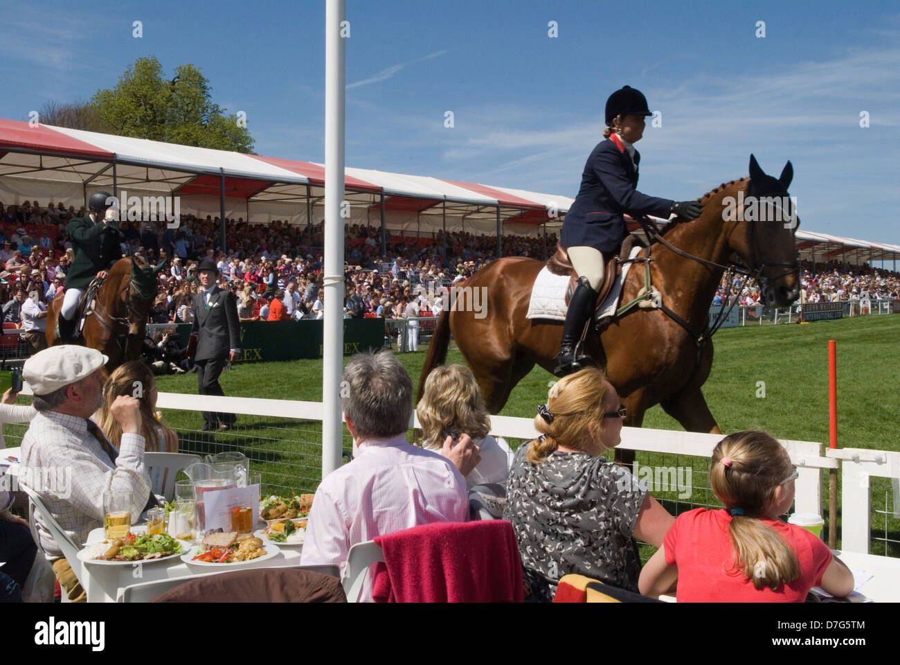 Essais de chevaux de badminton Gloucestershire 2013 Royaume-Uni. La parade des concurrents dans l'arène principale. 2010s HOMER SYKES Banque D'Images