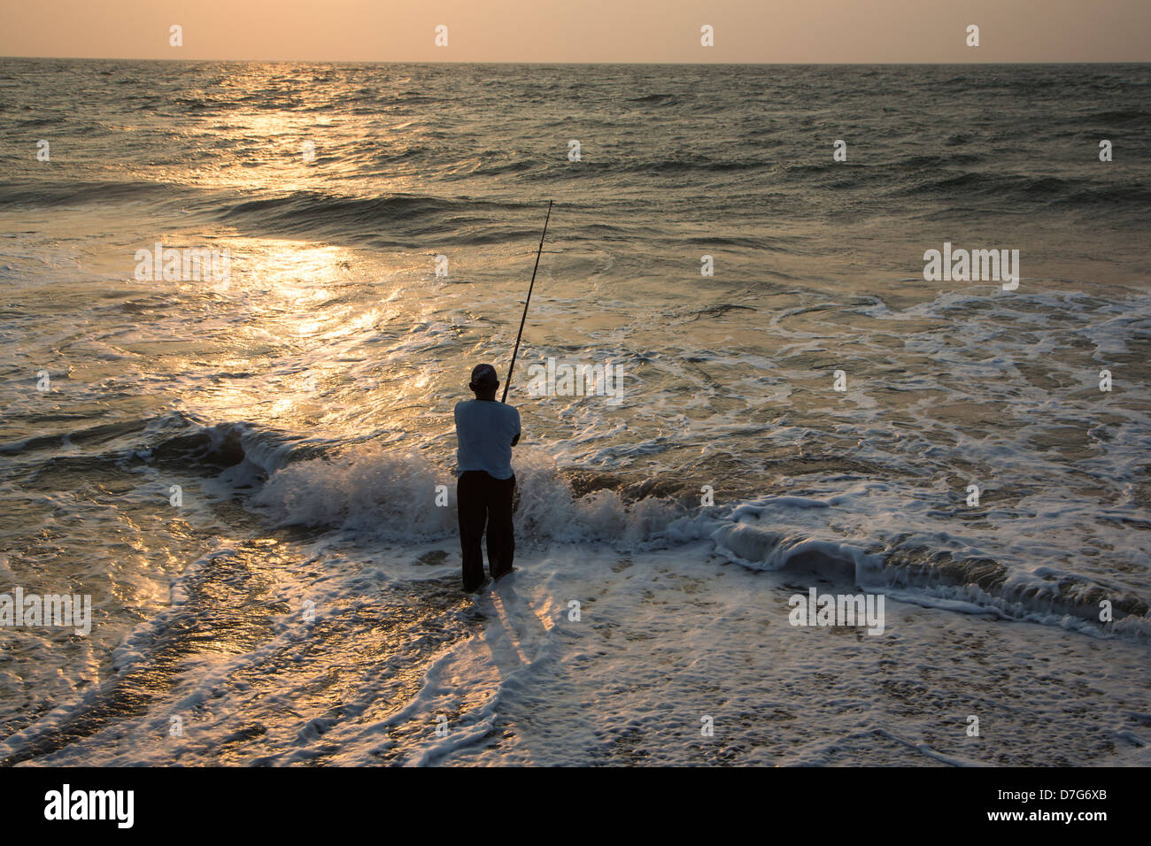 Pêche à l'homme de la plage de Negombo, Sri Lanka Banque D'Images