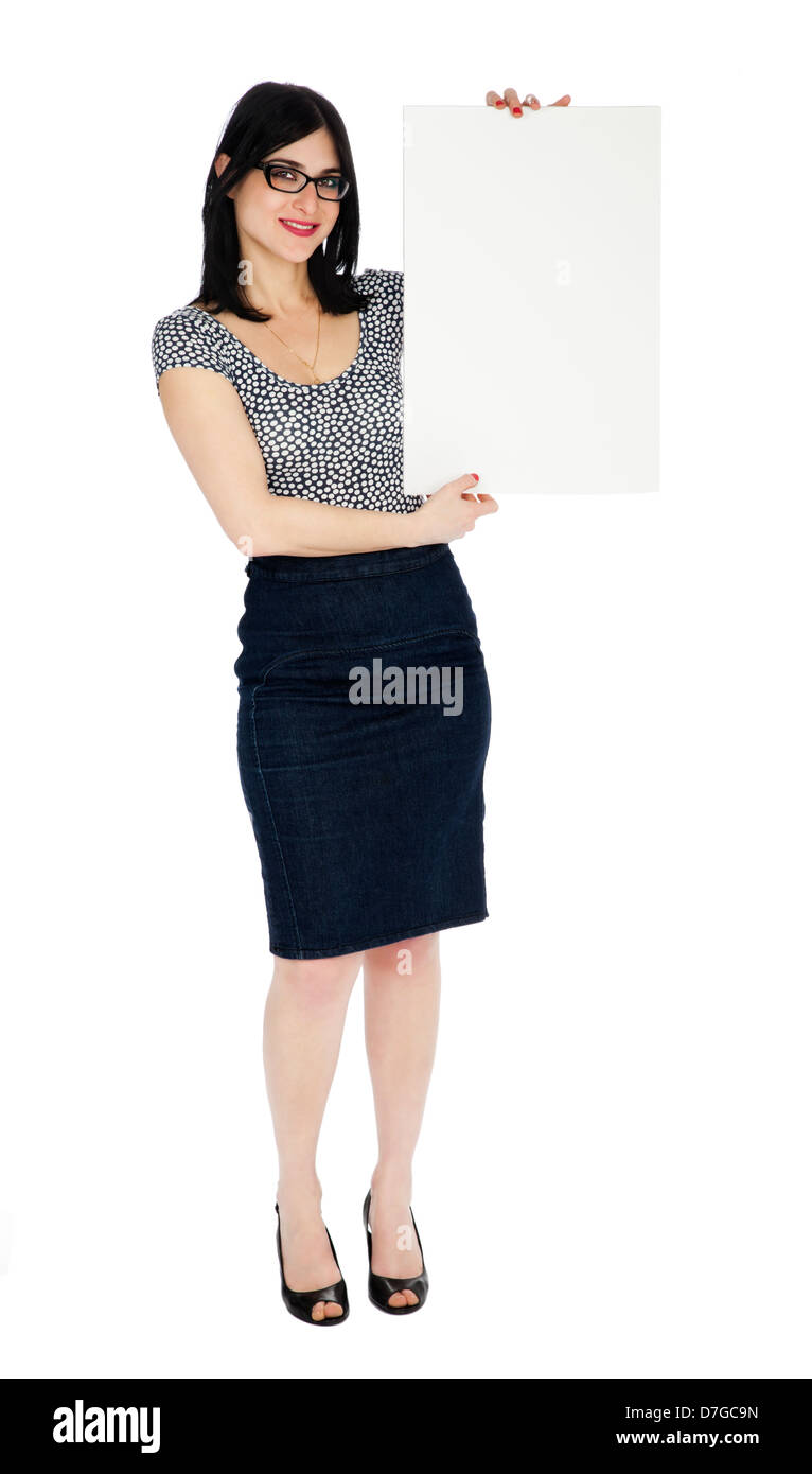 Un adulte (début 30's) black haired woman wearing jeans foncé avec chemise jupe looking at camera tlarge sourire à pleines dents Banque D'Images