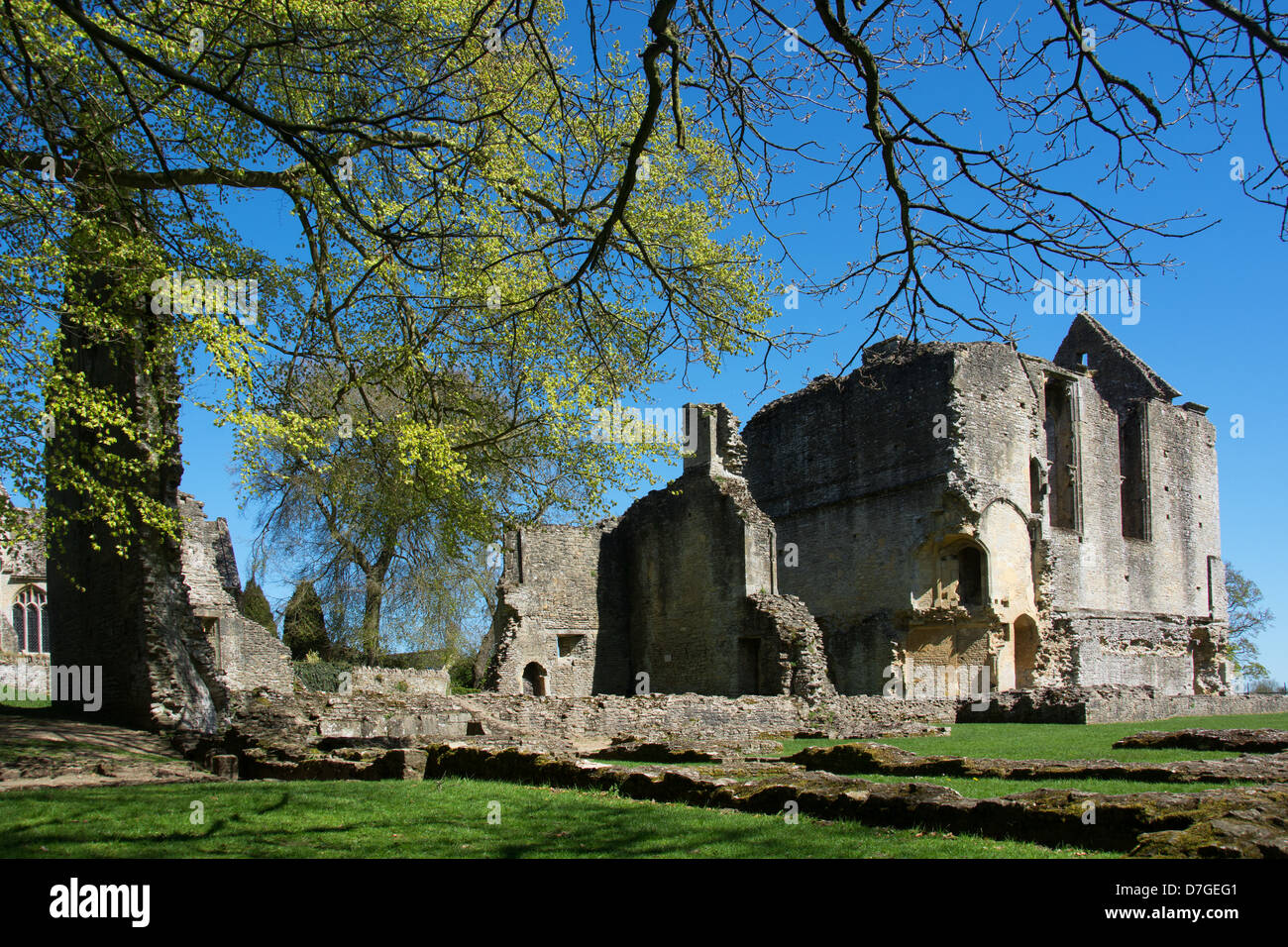 L'Oxfordshire, UK. Les ruines de Minster Lovell Hall près de Witney. L'année 2013. Banque D'Images