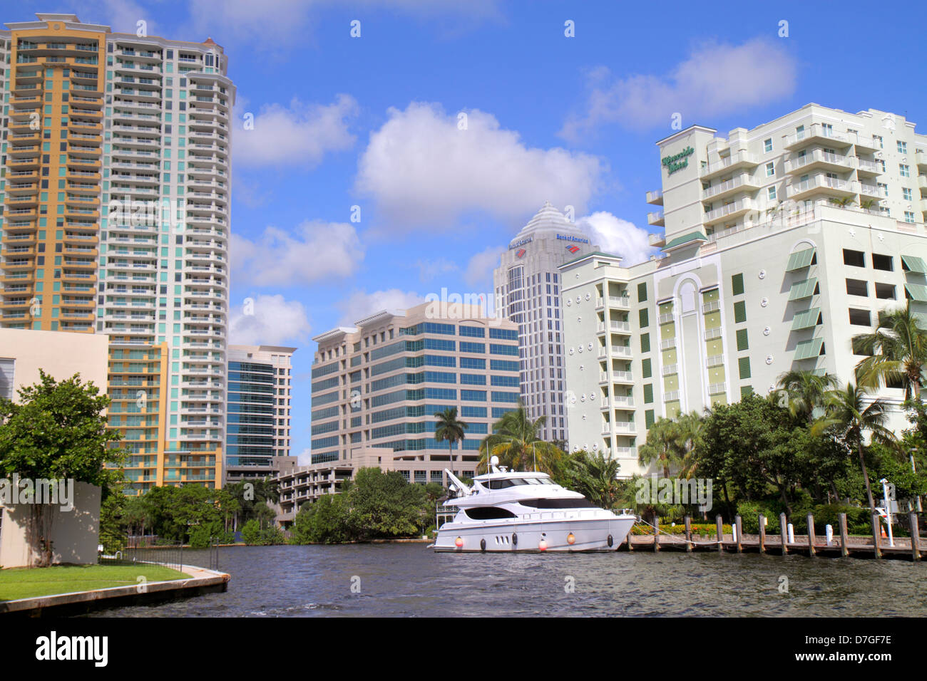 Pi. Fort Lauderdale Florida,New River,ville Skyline,condominium appartement résidentiel appartements immeubles logement,hauteur gratte-ciel gratte-ciel Banque D'Images