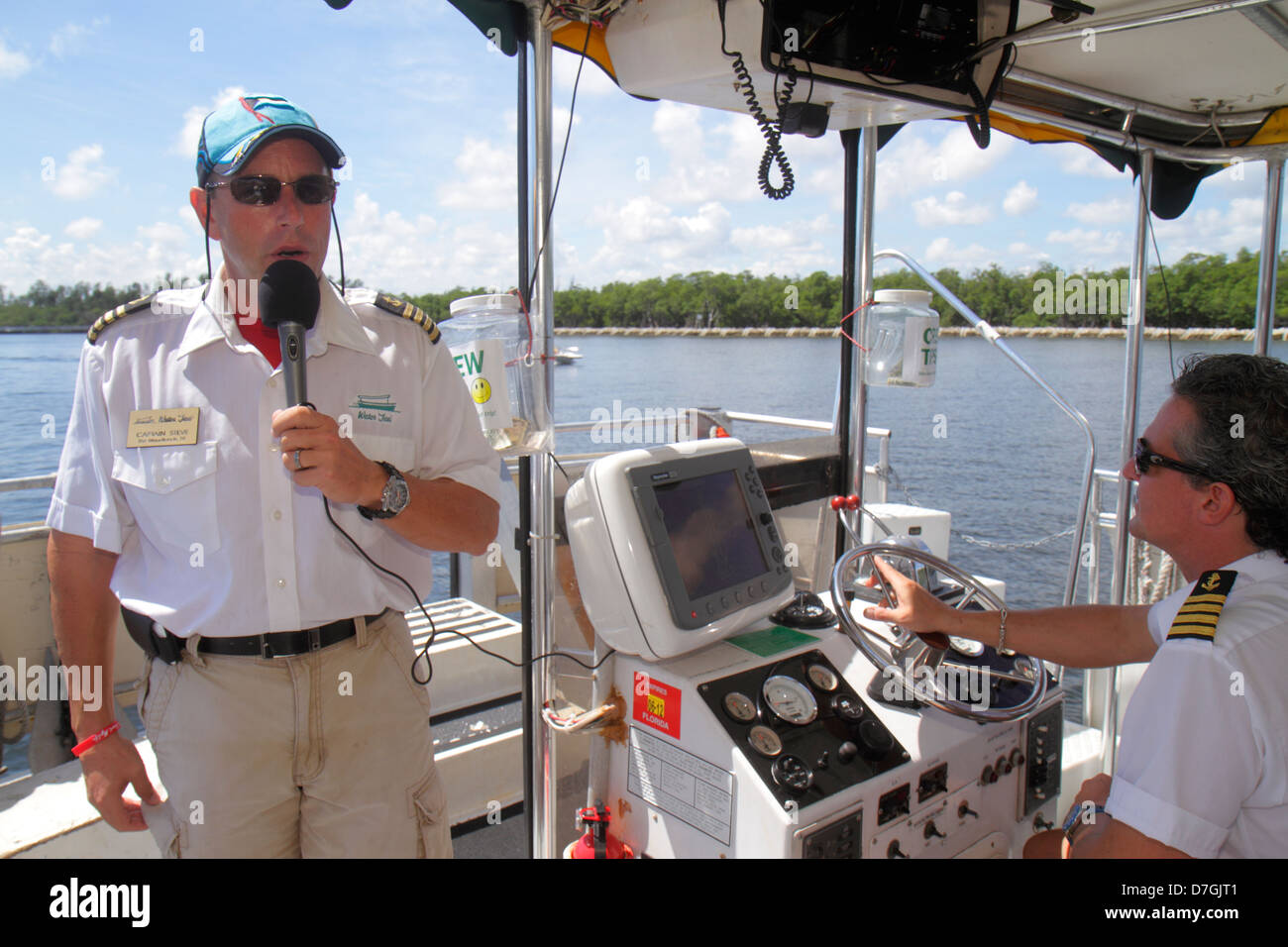 Pi. Fort Lauderdale Florida, Intracoastal the Water taxi, taxis, bateau, passagers passagers rider riders, équipage, guide, capitaine, pilote, homme hommes homme homme adulte Banque D'Images