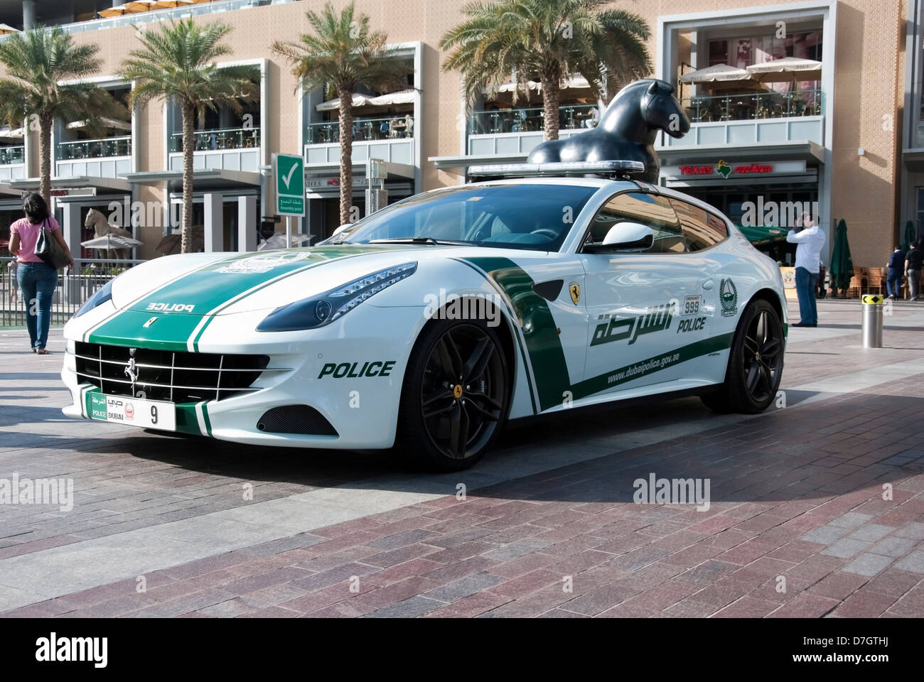 La police de Dubaï Ferrari FF pour 4 pour4 voiture de patrouille Banque D'Images