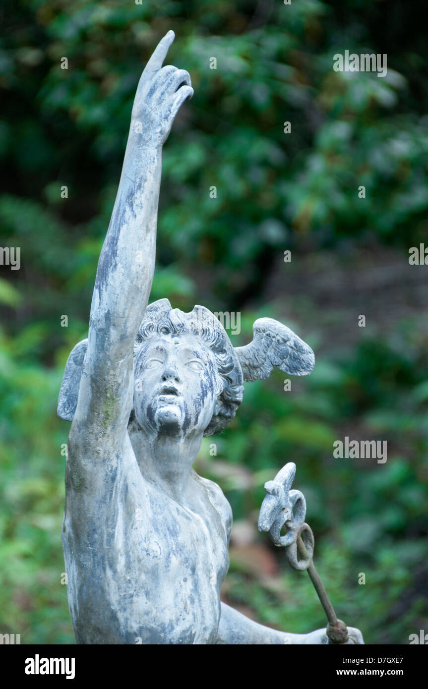 Statue de mercure, le messager ailé des dieux, Tatton Park, Knutsford, Cheshire, England, UK Banque D'Images