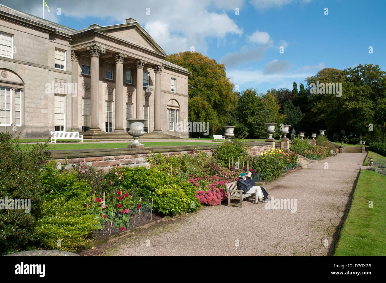 Hall de Tatton depuis la terrasse au-dessus du jardin italien, le parc Tatton, Knutsford, Cheshire, England, UK Banque D'Images