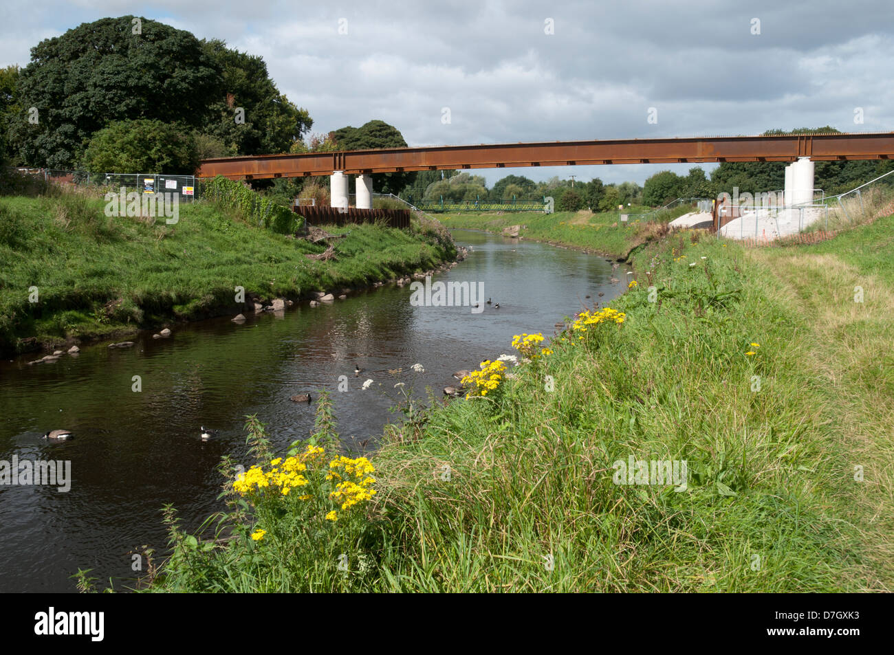 Bridge en construction sur la rivière Mersey, pour le tramway Metrolink Manchester Airport Line, Vente, Manchester, Angleterre, RU Banque D'Images