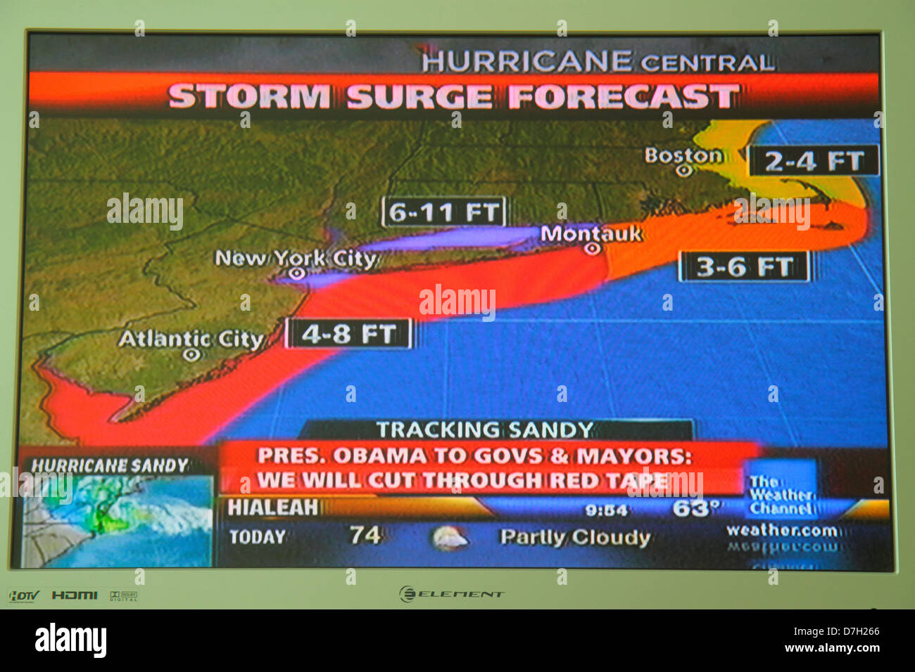 Miami Beach Florida,TV,télévision,téléviseur,écran,écran plat,TVHD,moniteur,câble,la chaîne météo,ouragan Sandy,super-tempête,prévision,prévision,suivi Banque D'Images