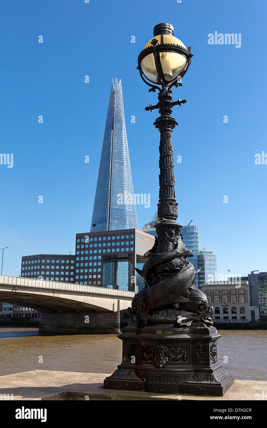 La rivière Thames, London. Le Shard building. Banque D'Images