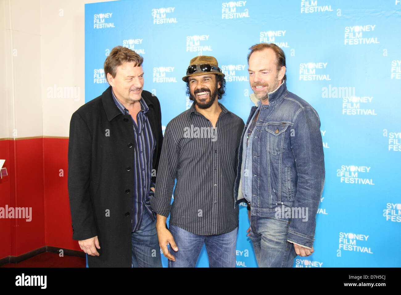 La Maison de la douane, 31, rue Alfred, Circular Quay, Sydney, NSW, Australie. 8 mai 2013. , Ministre du Tourisme, de grands événements, l'hospitalité et la course et Ministre des Arts du Canada, l'honorable George Souris a lancé le Festival du film de Sydney au bureau des douanes lors d'un événement suivi par ceux qui participent à l'industrie du cinéma australien. Sur la photo, de gauche à droite : David Jowsey (Producteur 'Mystère' Road), Aaron Pederson (acteur) et Hugo Weaving (Président du Jury de la compétition officielle, Patron du MFS et exprimés dans la soirée d'ouverture du film 'Mystère' de la route). Crédit : Richard Milnes / Alamy Live News. Banque D'Images