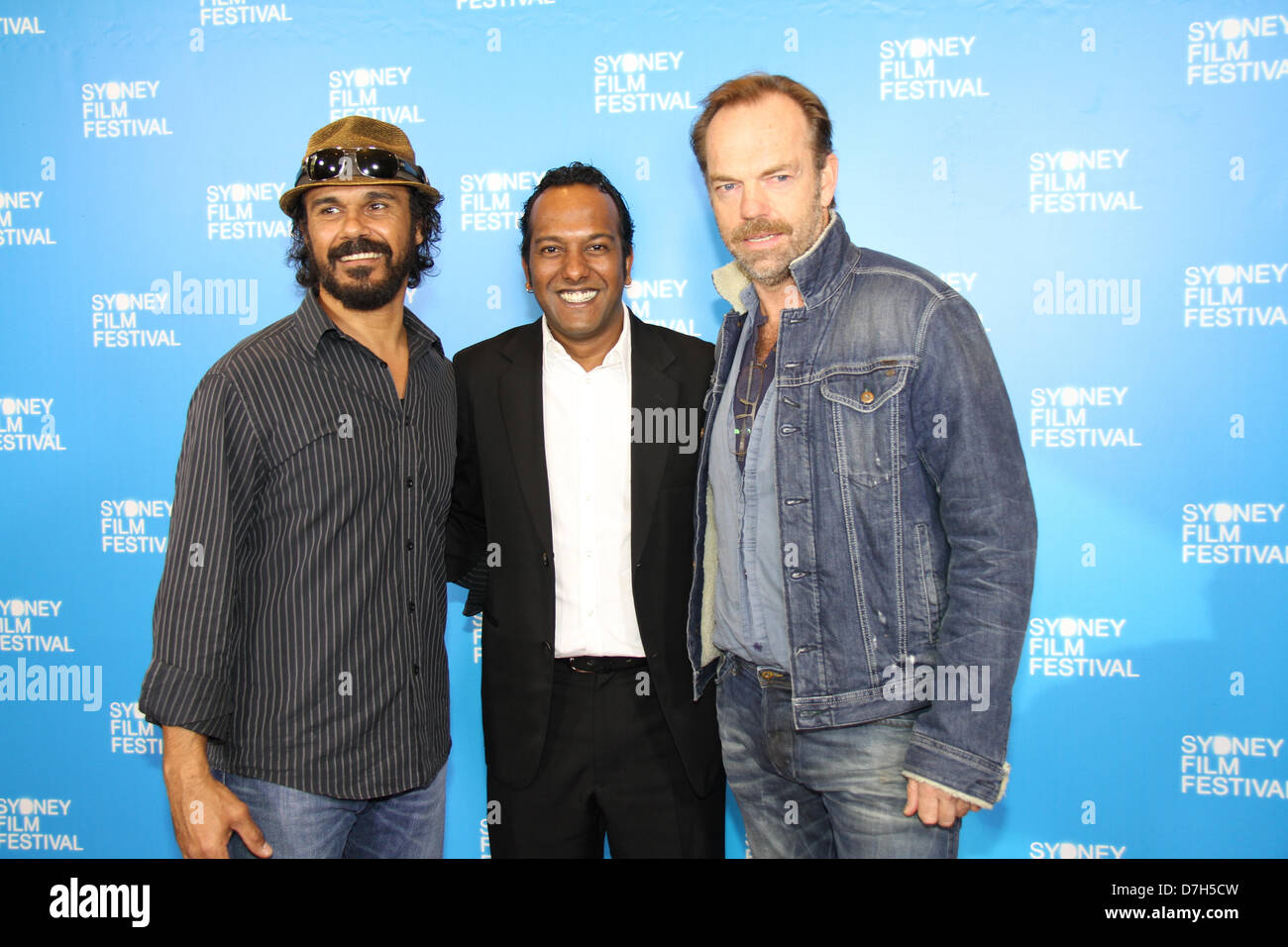 La Maison de la douane, 31, rue Alfred, Circular Quay, Sydney, NSW, Australie. 8 mai 2013. , Ministre du Tourisme, de grands événements, l'hospitalité et la course et Ministre des Arts du Canada, l'honorable George Souris a lancé le Festival du film de Sydney au bureau des douanes lors d'un événement suivi par ceux qui participent à l'industrie du cinéma australien. Sur la photo, de gauche à droite : Aaron Pederson (acteur), Nashen Moodley (SFF Directeur du Festival) et Hugo Weaving (Président du Jury de la compétition officielle, Patron du MFS et exprimés dans la soirée d'ouverture du film 'Mystère' de la route). Crédit : Richard Milnes / Alamy Live News. Banque D'Images
