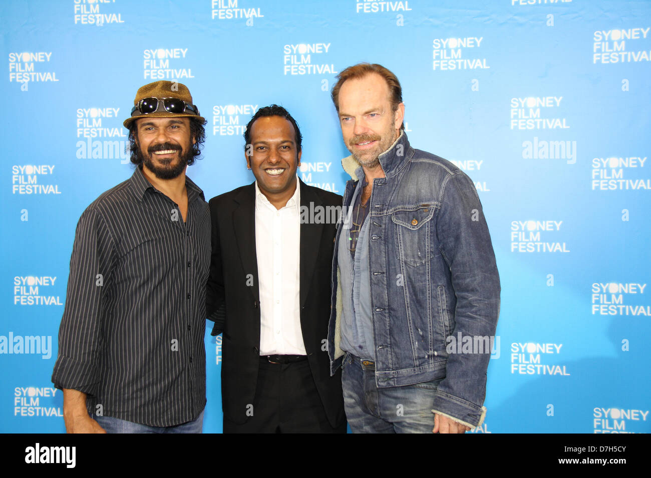 La Maison de la douane, 31, rue Alfred, Circular Quay, Sydney, NSW, Australie. 8 mai 2013. , Ministre du Tourisme, de grands événements, l'hospitalité et la course et Ministre des Arts du Canada, l'honorable George Souris a lancé le Festival du film de Sydney au bureau des douanes lors d'un événement suivi par ceux qui participent à l'industrie du cinéma australien. Sur la photo, de gauche à droite : Aaron Pederson (acteur), Nashen Moodley (SFF Directeur du Festival) et Hugo Weaving (Président du Jury de la compétition officielle, Patron du MFS et exprimés dans la soirée d'ouverture du film 'Mystère' de la route). Crédit : Richard Milnes / Alamy Live News. Banque D'Images