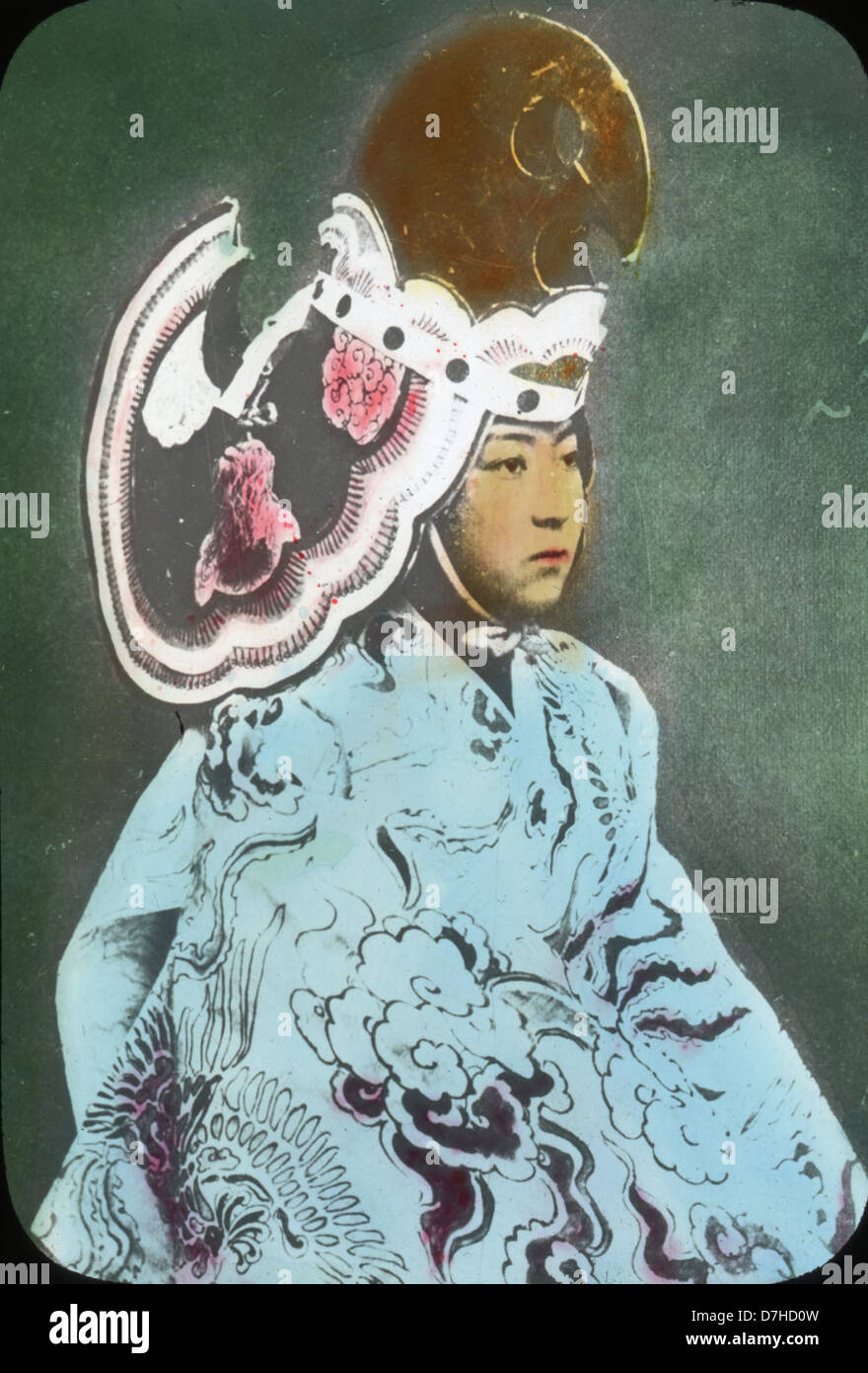 Cette image, intitulée « No danger in costume », tirée des archives de l'Ohio State University, présente le costume traditionnel japonais dans un contexte historique, reflétant probablement les pratiques culturelles et les performances offertes Banque D'Images