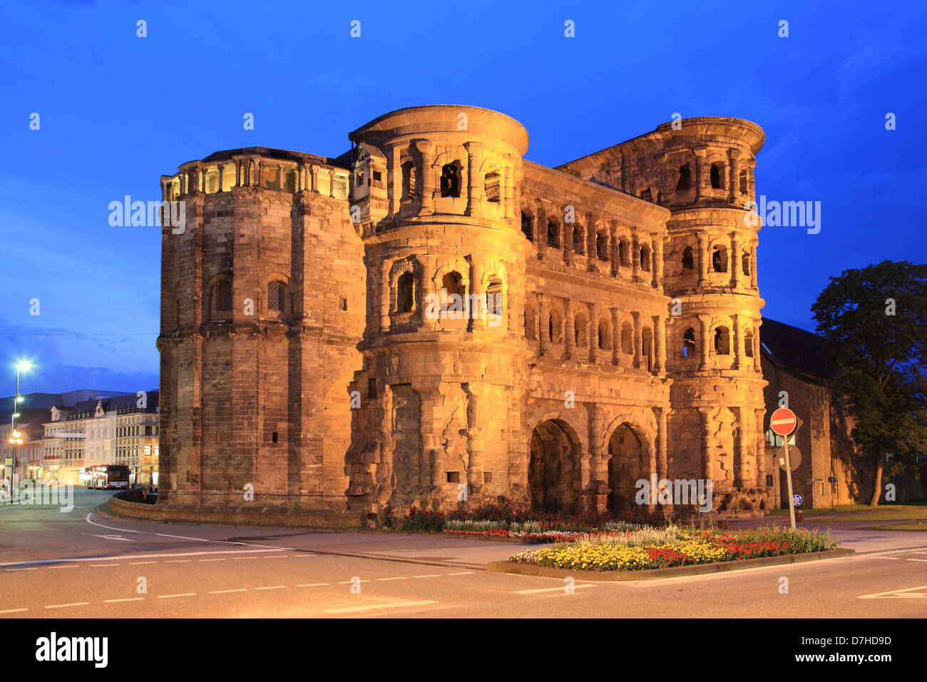 Allemagne, Rhénanie-Palatinat, vallée de la Moselle, Trèves, Porta Nigra au crépuscule, UNESCO World Heritage Banque D'Images