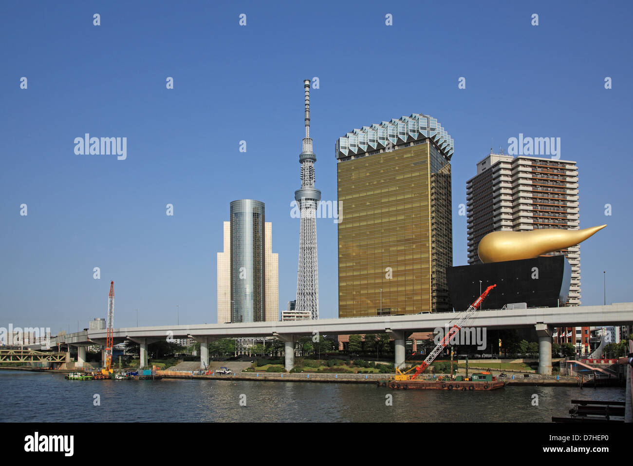Japon, Tokyo, Sumida-ku, Tokyo Sky Tree (634 m) de la rivière Sumida Banque D'Images