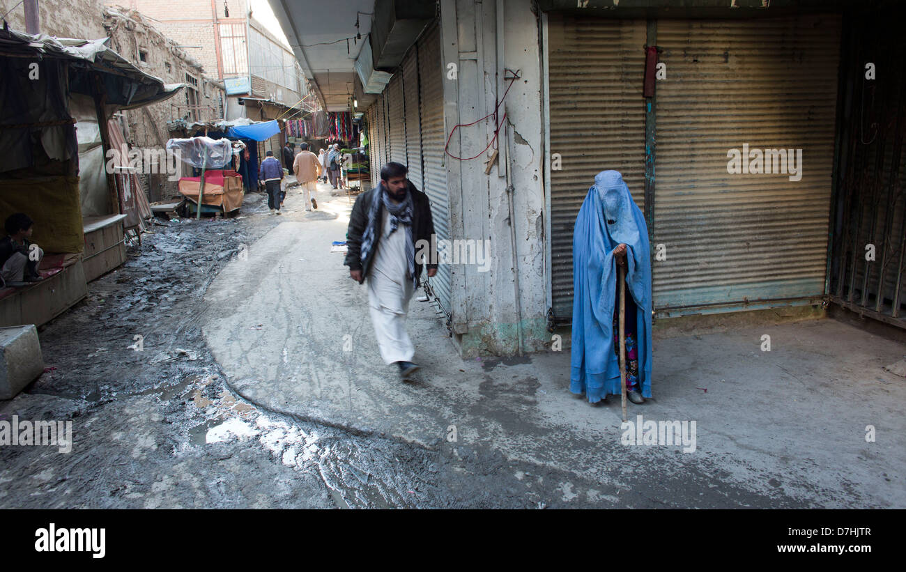 Les femmes afghanes mendiant dans les rues de Kaboul Banque D'Images