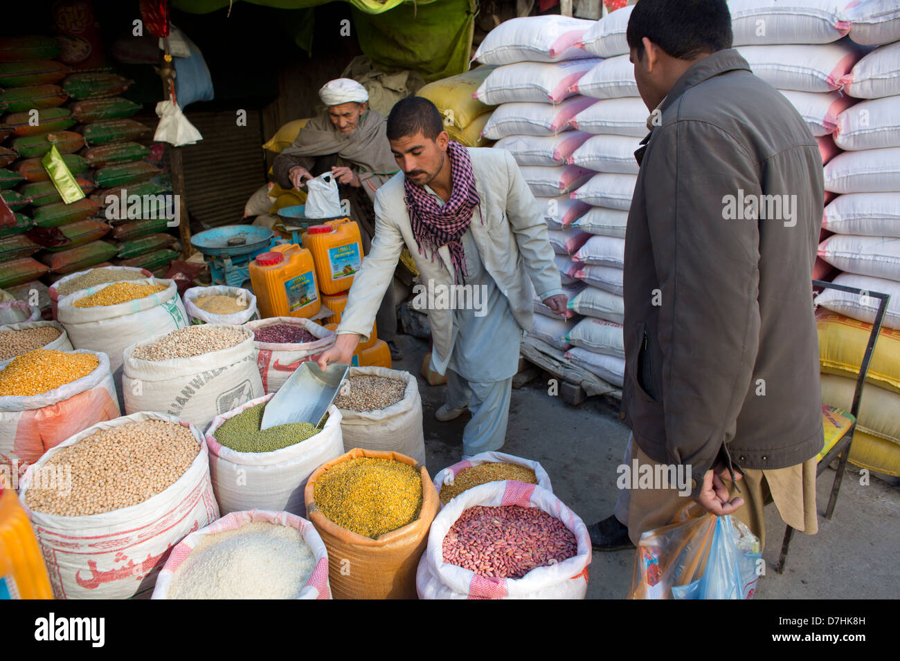 Graines et céréales marché dans Kaboul, Afghanistan Banque D'Images