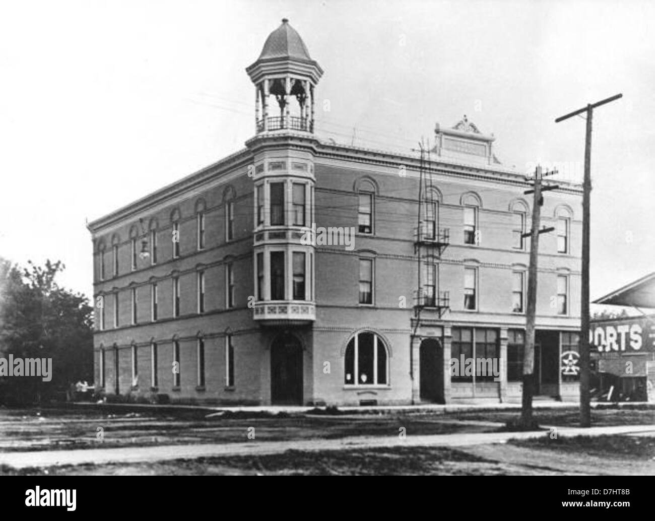 Cette photographie capture l'hôtel Corvallis, construit vers 1905, présentant une architecture du début du XXe siècle. L'image reflète le style de conception et la signification sociale de la période. Banque D'Images