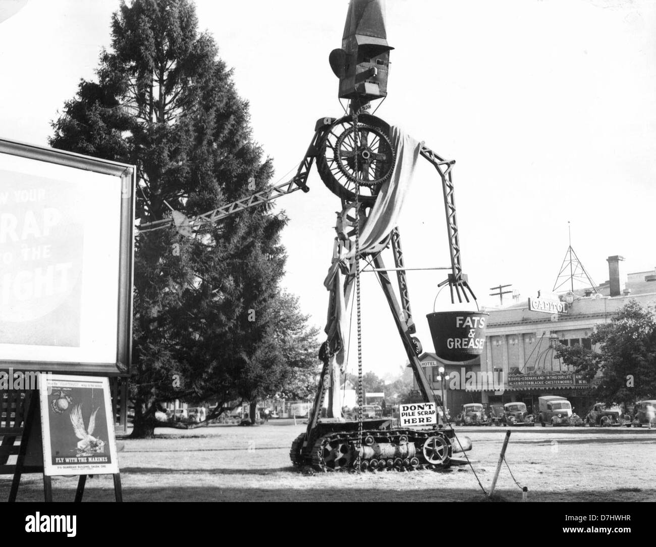 Scrappo est une sculpture mécanique créée à partir de ferraille pendant la seconde Guerre mondiale par le Marion County Salvage Committee à Salem, Oregon. La pièce faisait partie de l'effort de guerre pour recycler les matériaux à usage militaire. Banque D'Images Scrappo est une sculpture mécanique créée à partir de ferraille pendant la seconde Guerre mondiale par le Marion County Salvage Committee à Salem, Oregon. La pièce faisait partie de l'effort de guerre pour recycler les matériaux à usage militaire. Banque D'Images