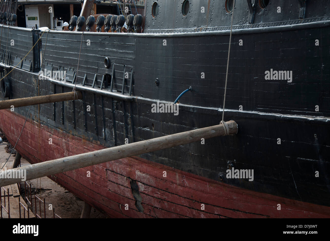 Tall Ship, coque en bois, cale sèche, les réparations, les renouvellements, les travaux en cours Banque D'Images