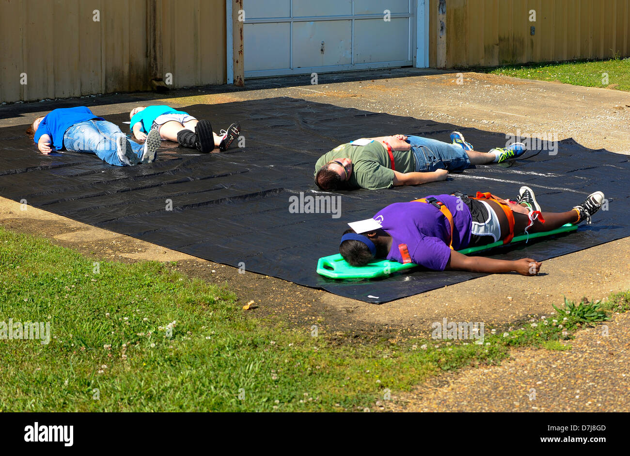 Vernon Alabama, USA. 8 mai 2013. La morgue de fortune continue à se remplir au cours de l'exercice d'une perceuse à la Lamar Comté l'École de la technologie. L'école est située dans la région de Vernon, New York. Crédit : Tim Thompson/Alamy Live News Banque D'Images