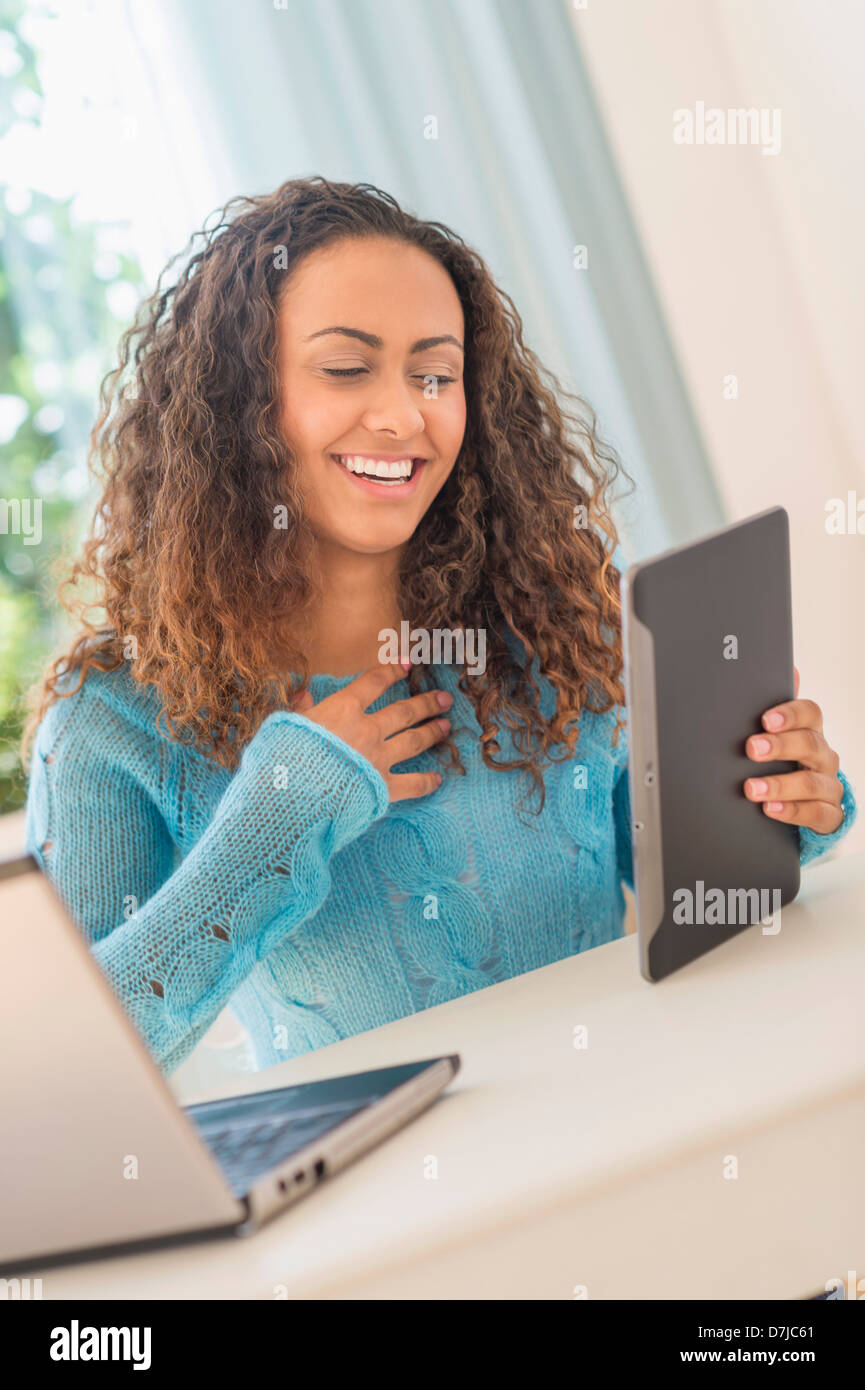 Young woman in home office Banque D'Images