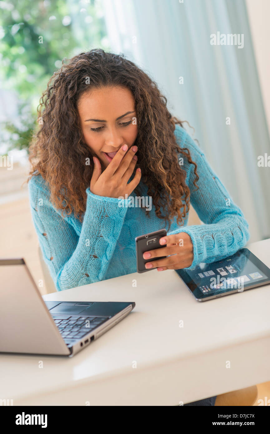 Young woman in home office Banque D'Images