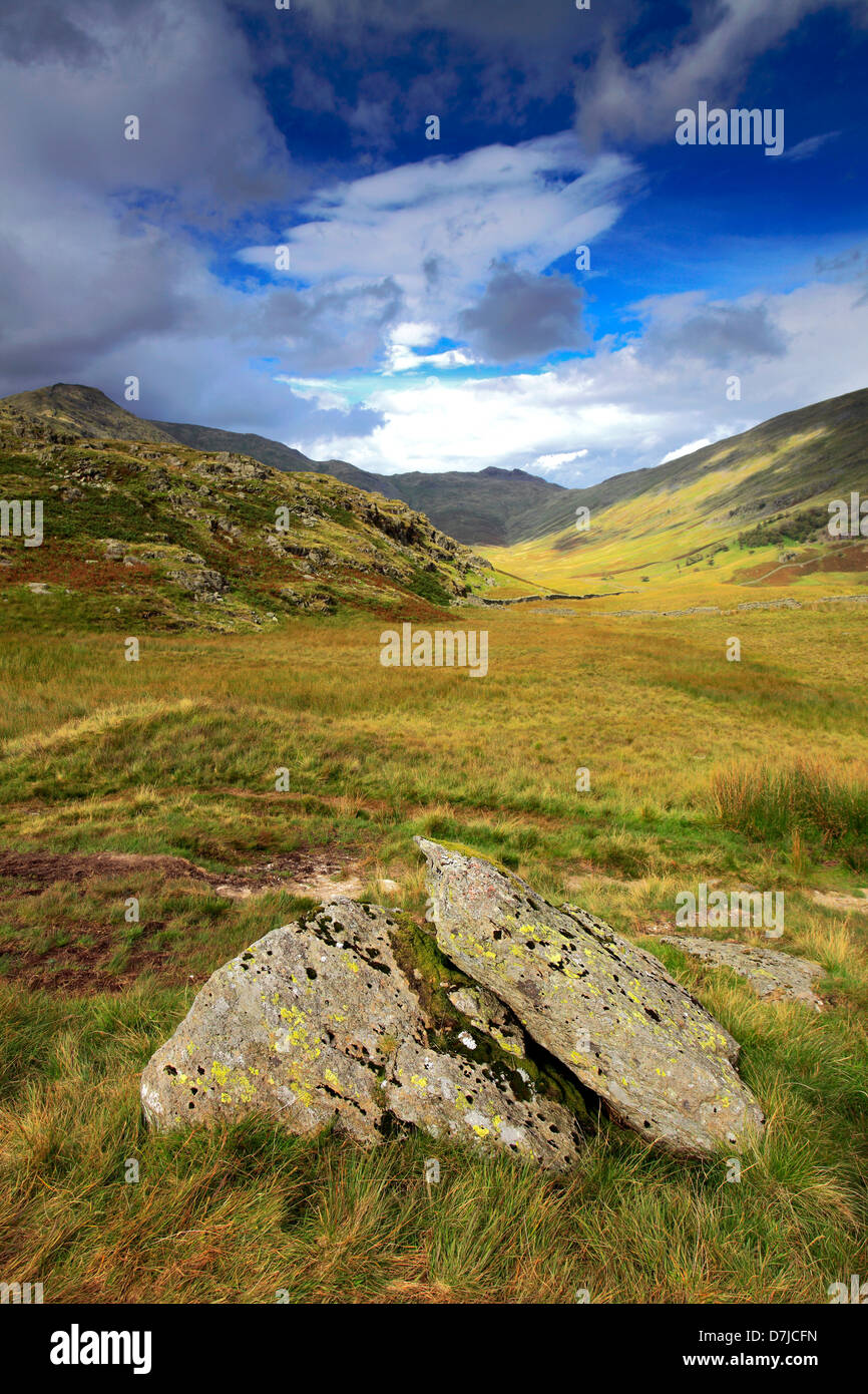 Vue paysage sur la crête du sommet d'une faible baisse, Brochet Fairfield Horseshoe fells, Parc National de Lake district, comté de Cumbria, E Banque D'Images