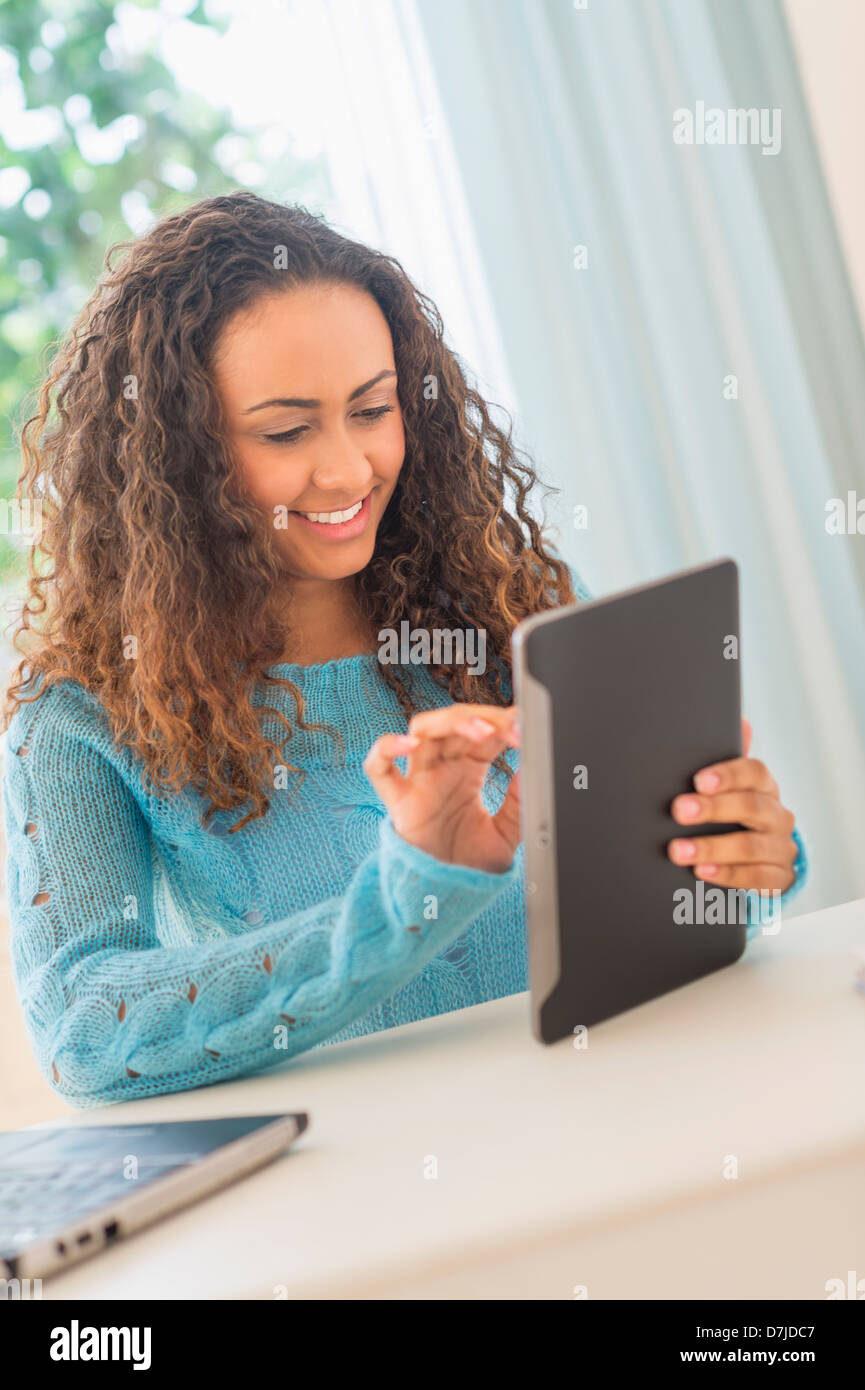 Young woman in home office Banque D'Images