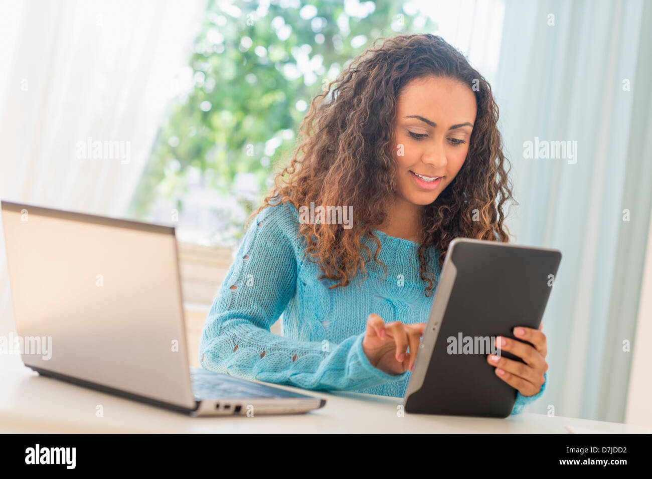 Young woman in home office Banque D'Images