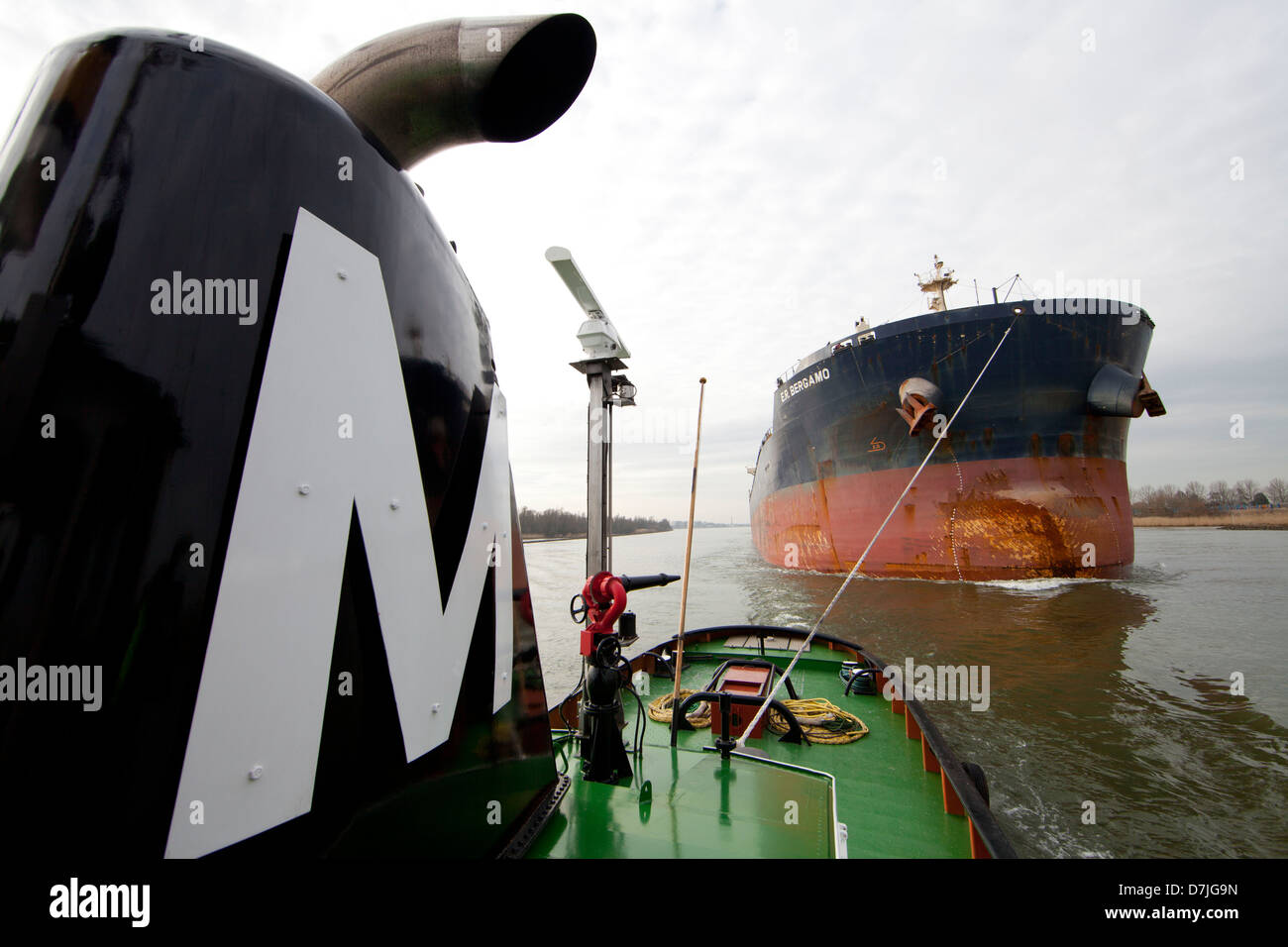 Remorqueur dans le port de Rotterdam Banque D'Images