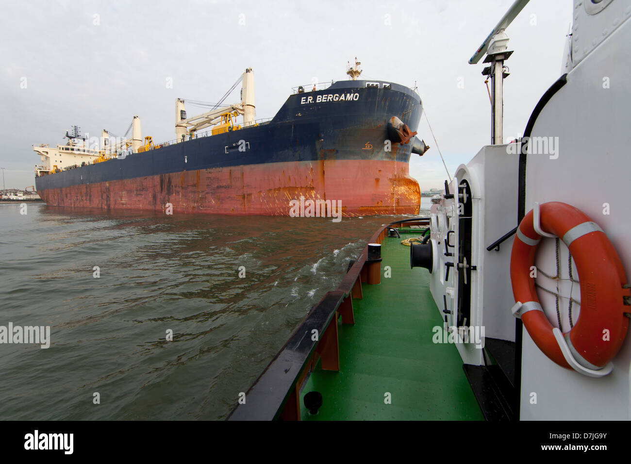 Remorqueur dans le port de Rotterdam Banque D'Images
