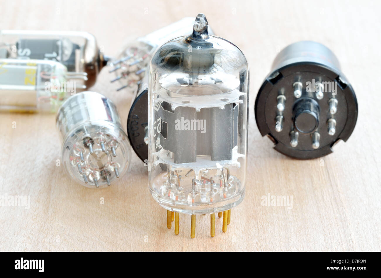 Vieux tubes radio sous vide Banque D'Images