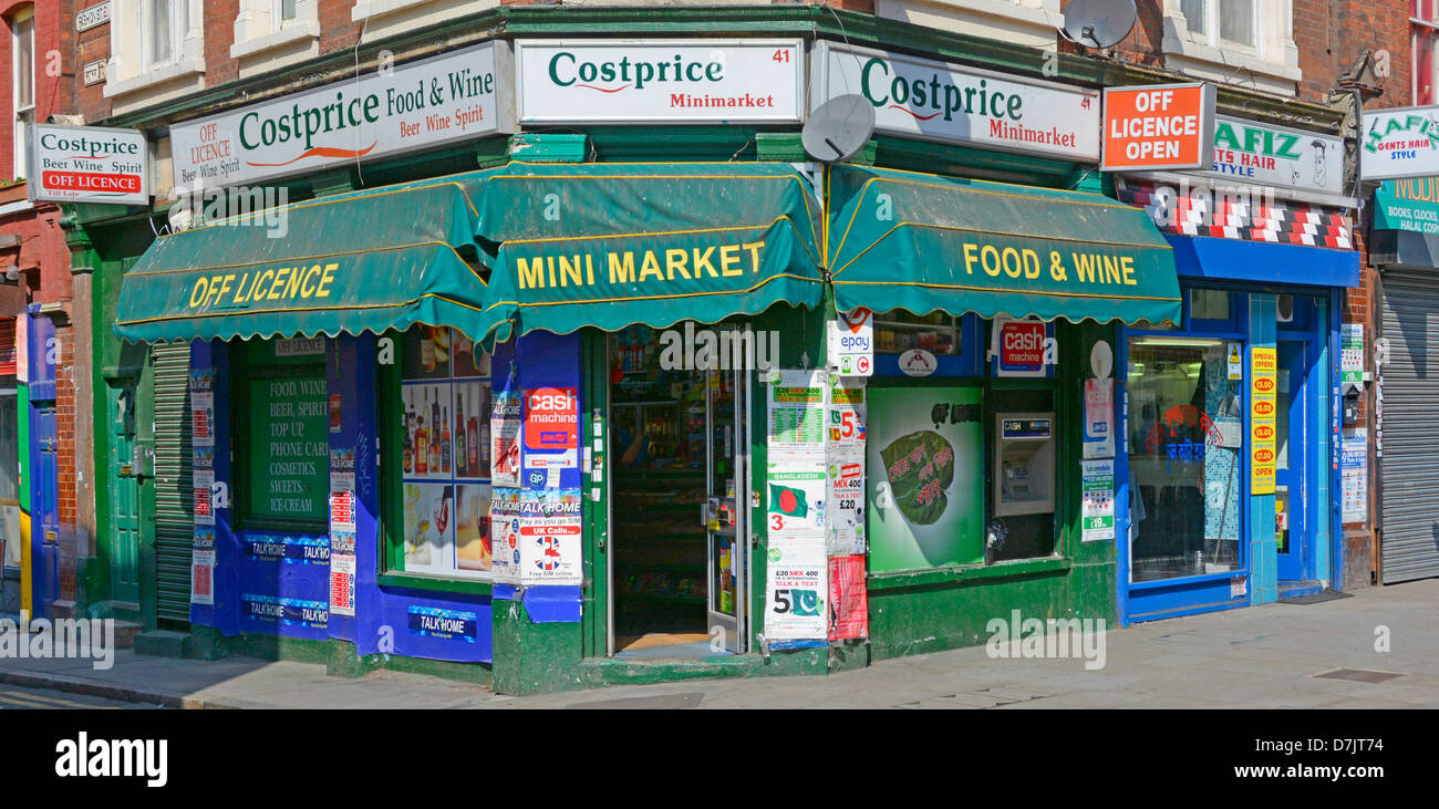 Brick Lane corner shop front of convenience store Banque D'Images