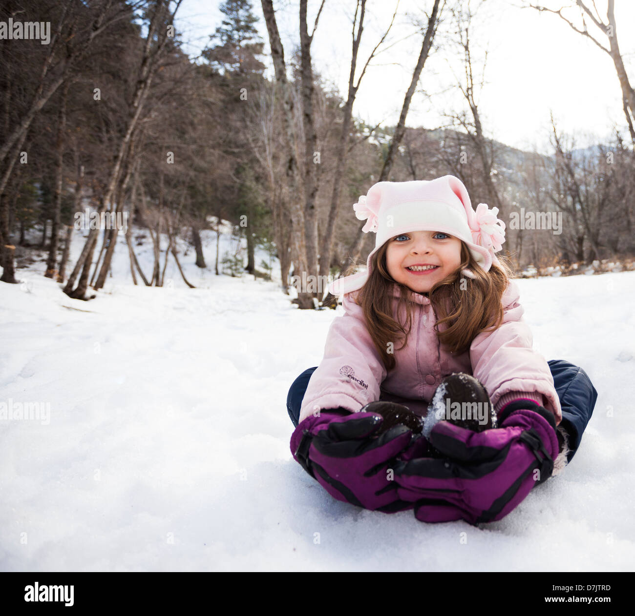 USA, Utah, Highland, Portrait of Girl (2-3) smiling dentelée à l'appareil photo Banque D'Images