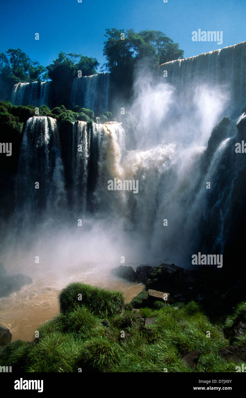 Iguacu Falls Brésil plus grand volume d'eau dans Monde Banque D'Images