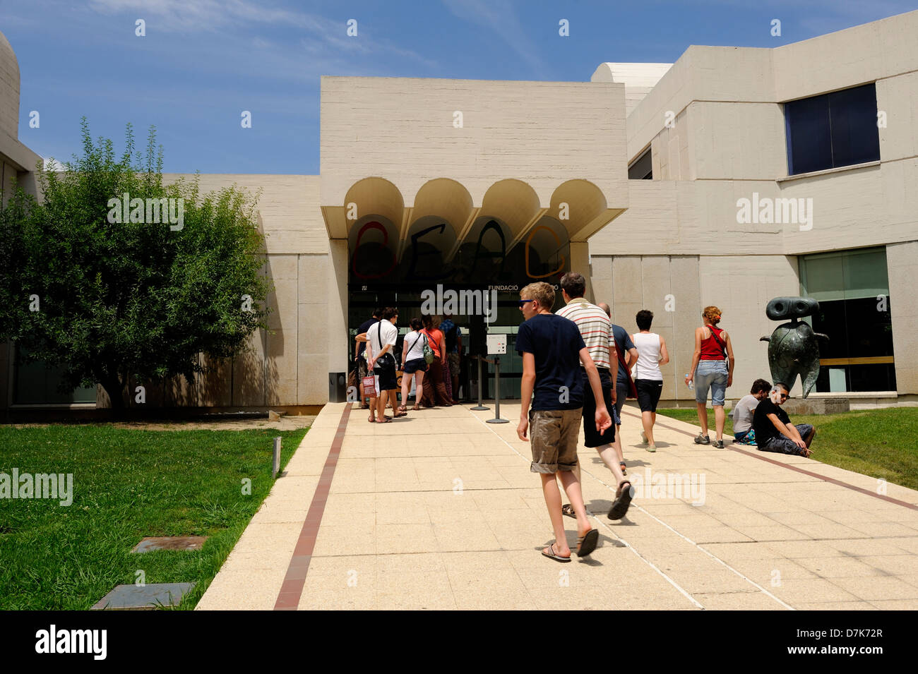 Ce bâtiment blanc, conçu par Josep Lluis Sert, 1975 maisons, Fundació Joan Miró.La collection permanente (de hundreads painti Banque D'Images