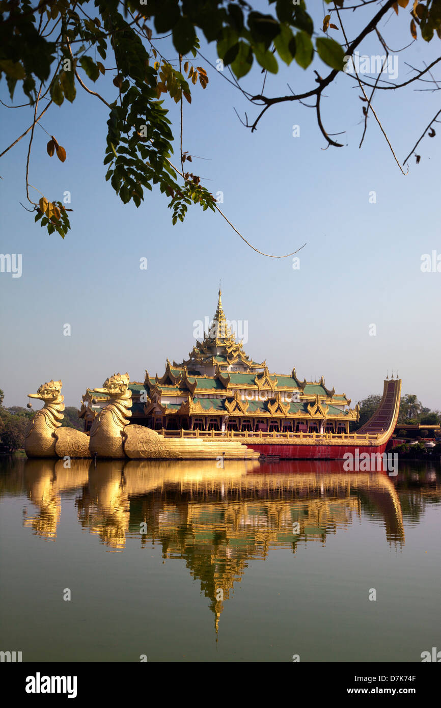 La Barge Royale Karaweik sur la rive est du Lac Kandawgyi, Yangon, Myanmar 5 Banque D'Images