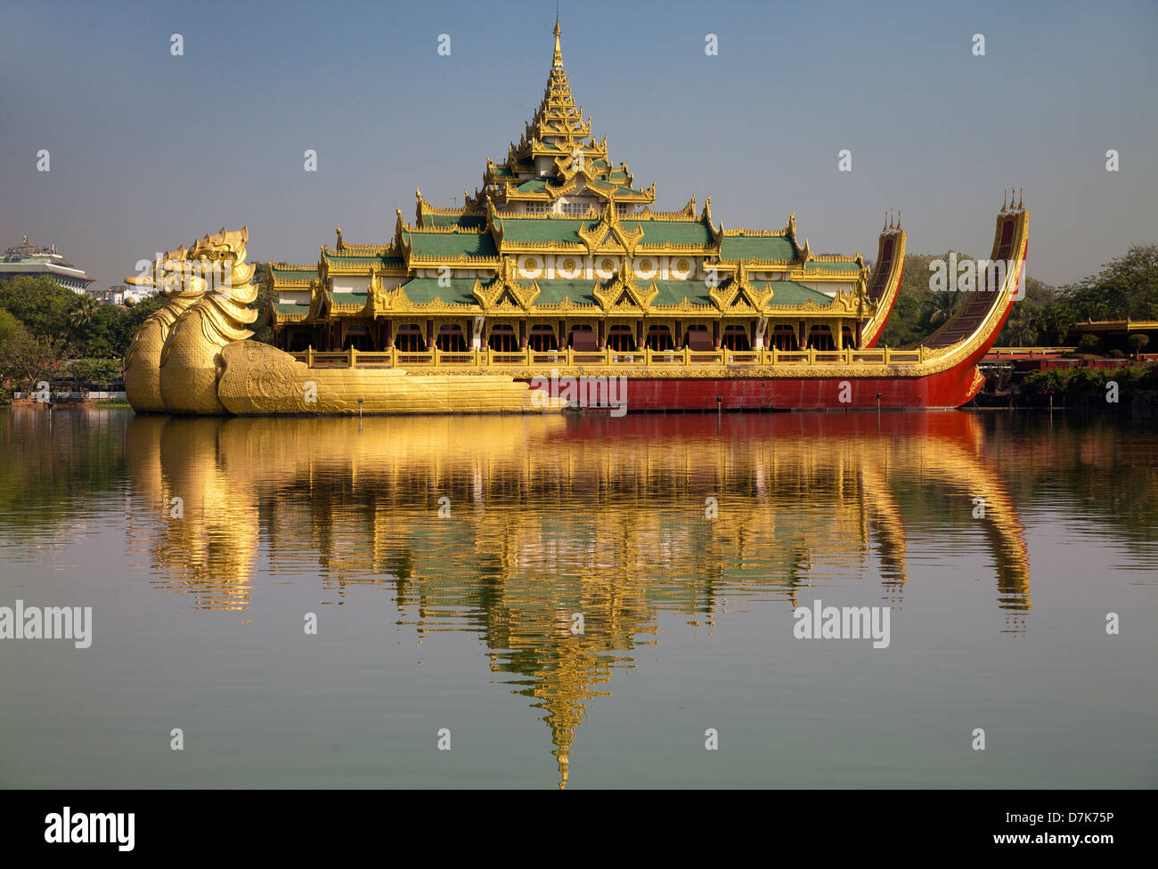 La Barge Royale Karaweik sur la rive est du Lac Kandawgyi, Yangon, Myanmar 4 Banque D'Images