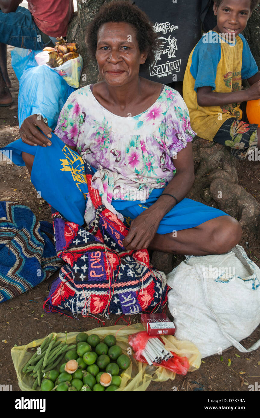 Samedi matin, marché de fruits et légumes sur le bord de l'eau à Kavieng, New Ireland, Papouasie Nouvelle Guinée Banque D'Images