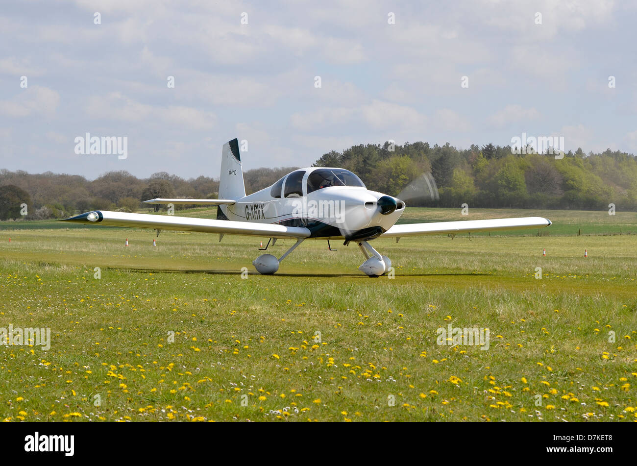 Cars RV-10, G-XRVX vient d'arriver à l'Aérodrome de Popham, Hampshire, Angleterre Banque D'Images
