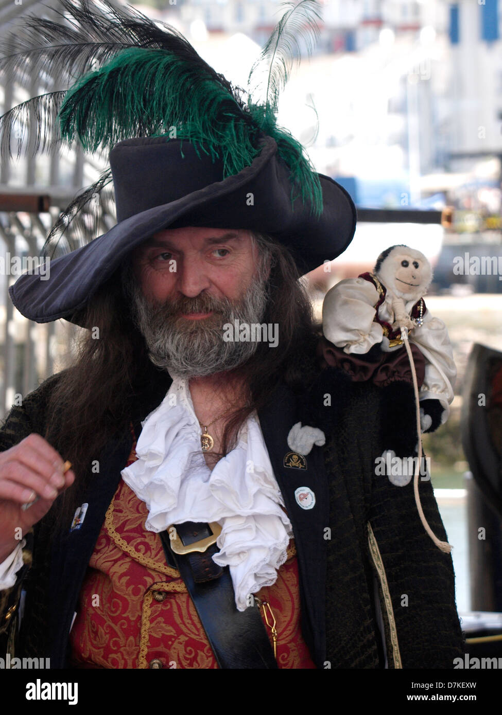 Homme vêtu comme pirate au Brixham Pirate Festival, Devon, Royaume-Uni Banque D'Images