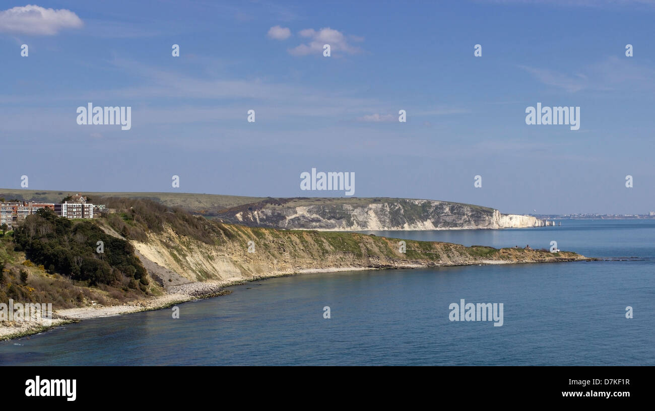 La baie de Durlston, falaises, Point de Peveril, Ballard vers le bas, l'avant-pays, de tête de Durlston, Dorset, England, UK. L'Europe Banque D'Images