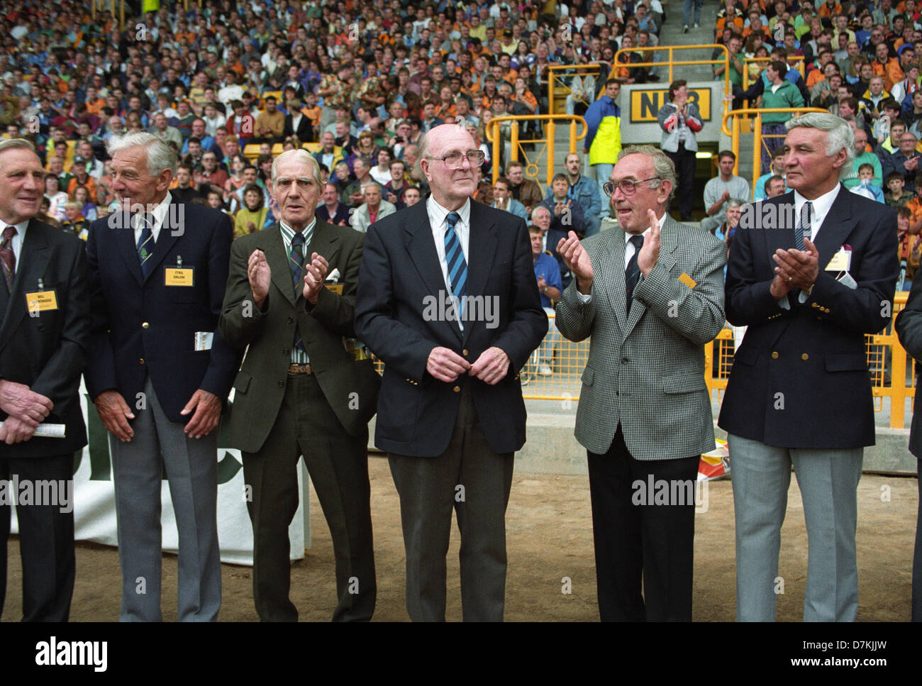 Ancien entraîneur des Wolverhampton Wanderers Stan Cullis avec ses anciens joueurs LtoR Bill Shorthouse, Cyril Sidlow, Dickie Dorsett, Billy Wright et Eddie Stuart Banque D'Images