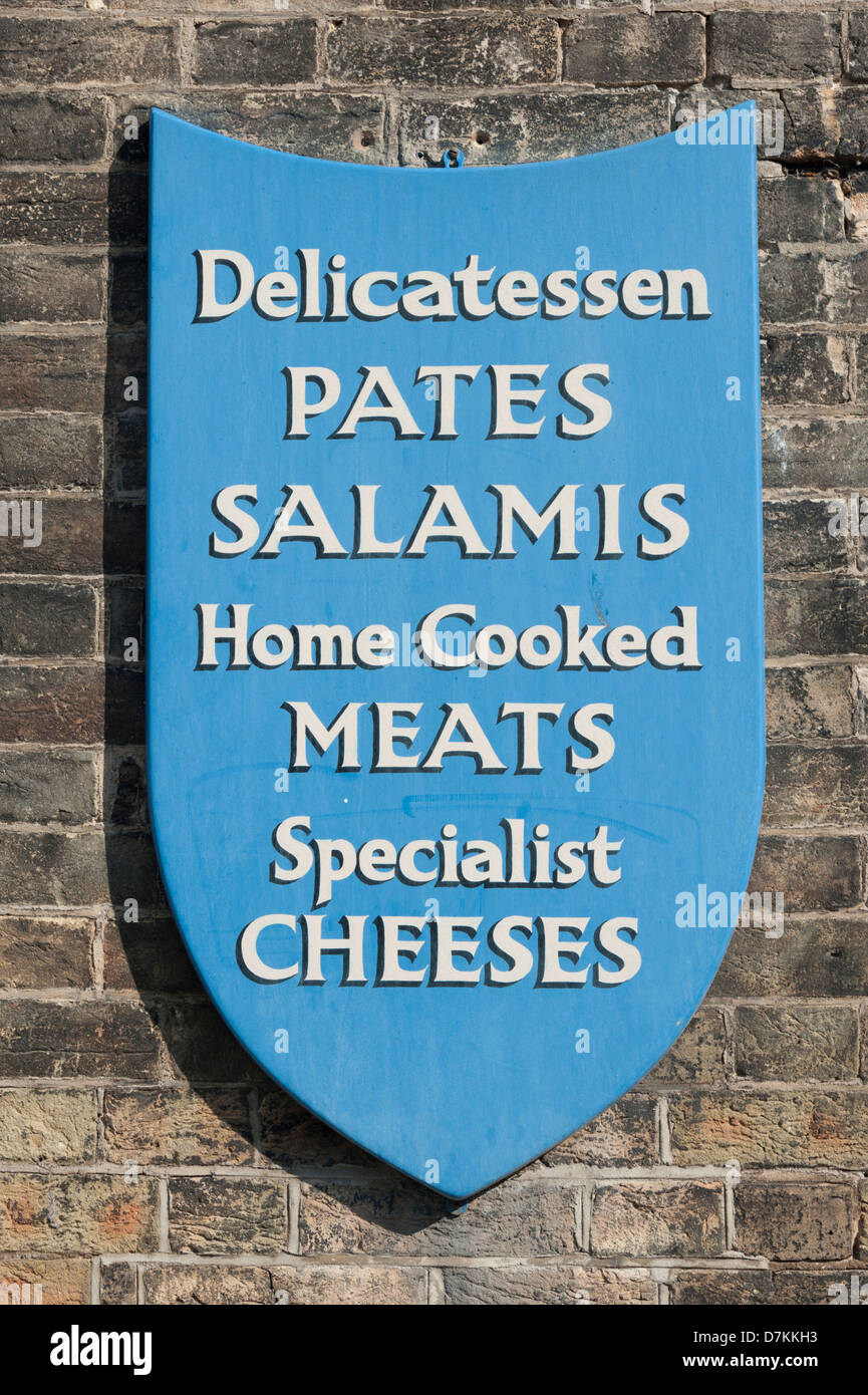 Inscrivez-vous à l'extérieur d'un magasin de boucherie charcuterie de la publicité une gamme de UK Suffolk Southwold Banque D'Images