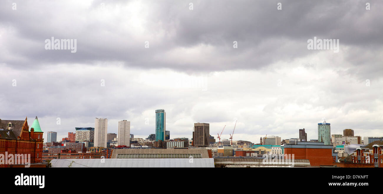 Panorama du Centre-ville de Birmingham montrant plusieurs des plus hauts immeubles de Birmingham - Paysage urbain sur un jour nuageux Banque D'Images